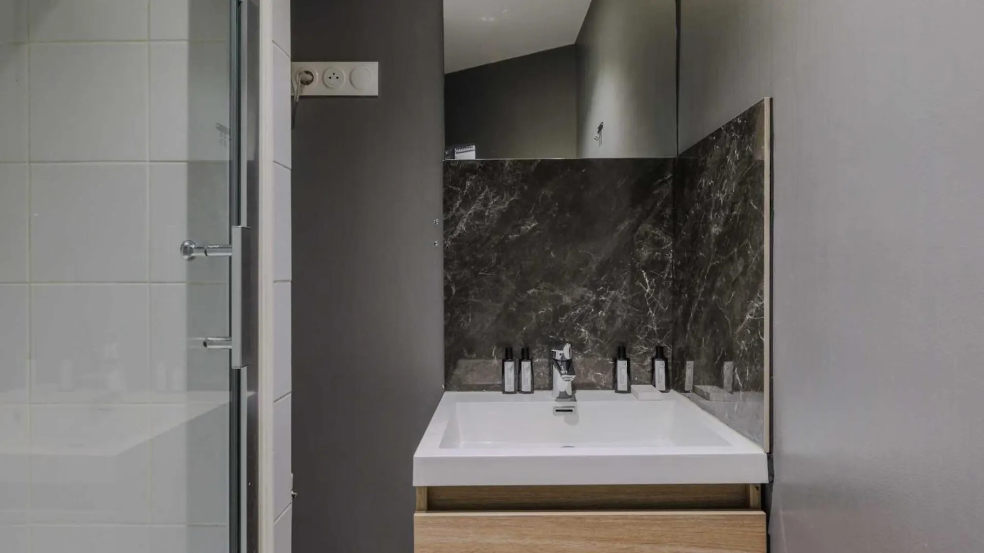 Apartment Chic Studio - 2P - Canal Saint-Martin Paris France