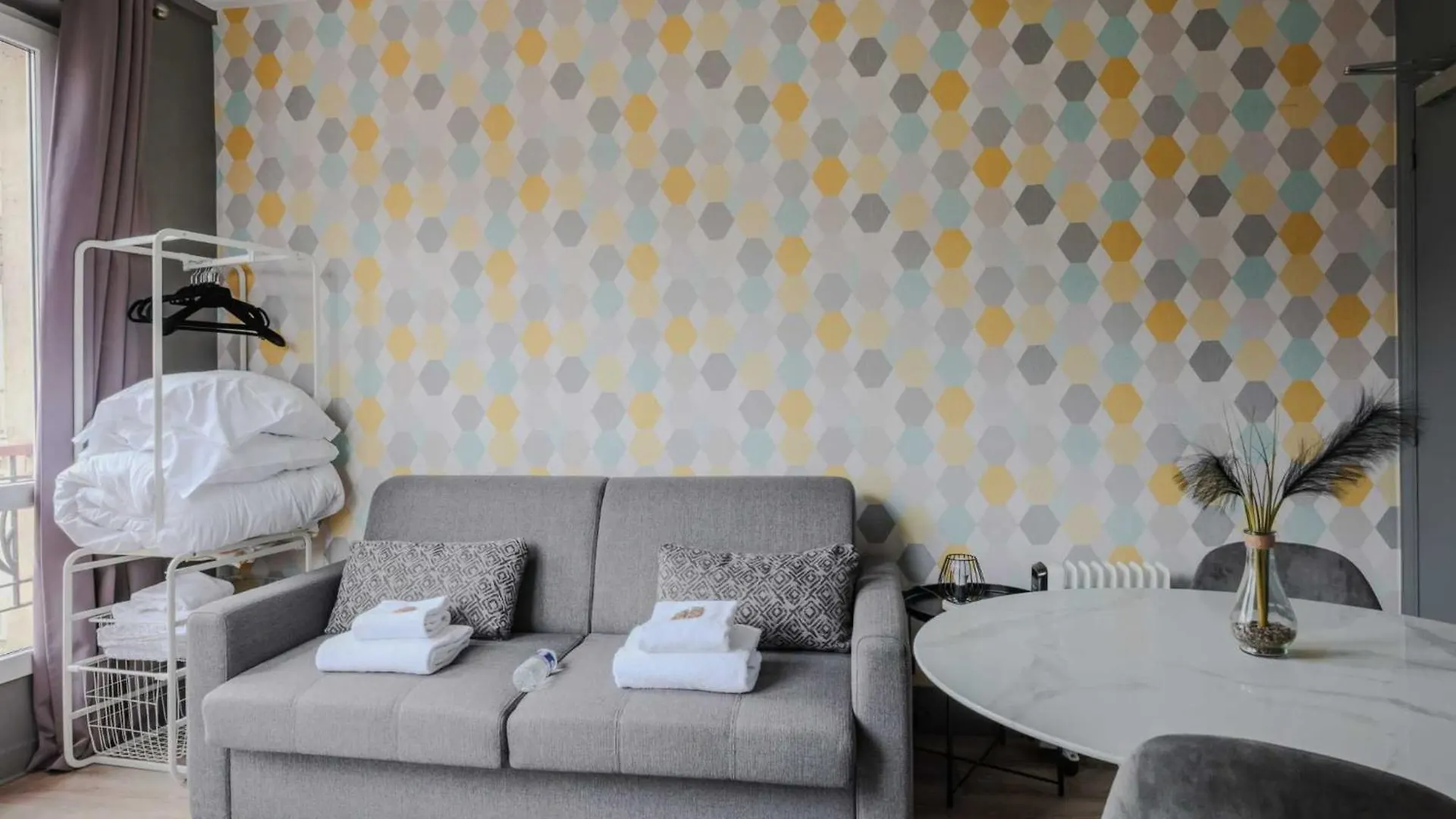Chic Studio - 2P - Canal Saint-Martin contacts